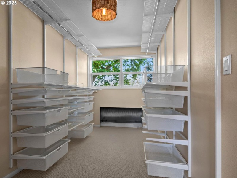 Bedroom, Primary