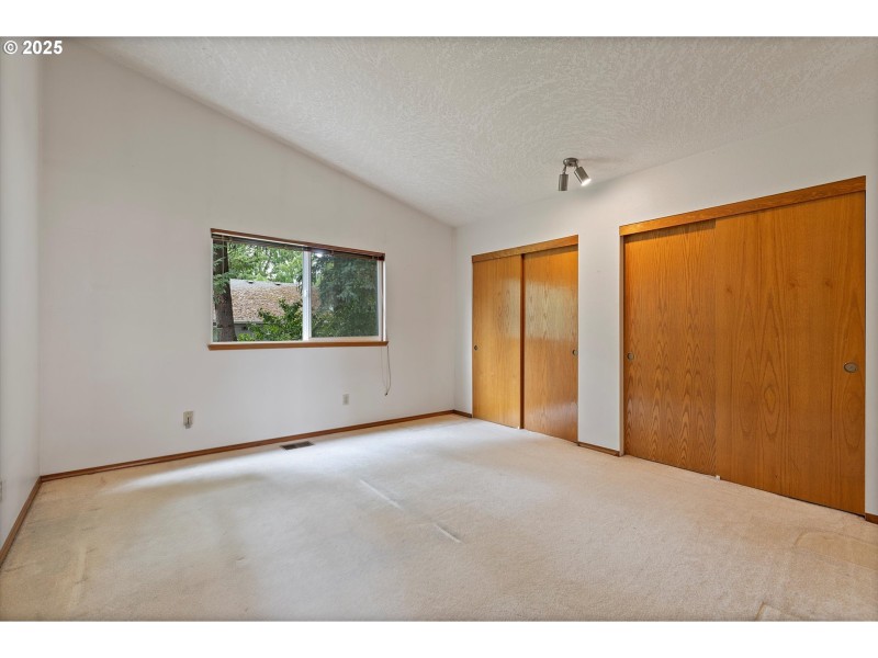 Bedroom, Primary