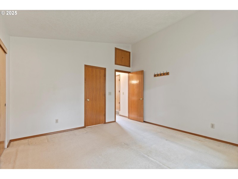 Bedroom, Primary