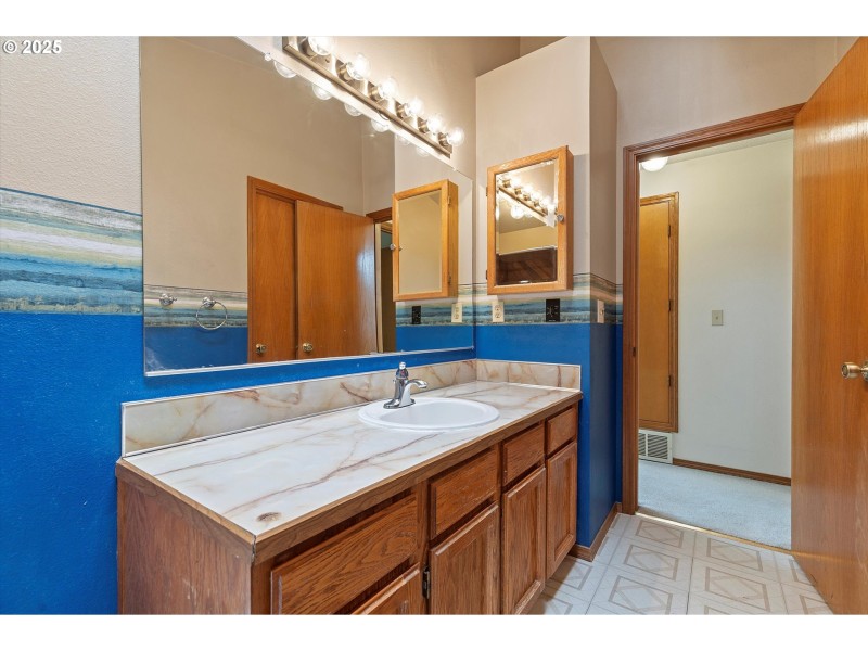 Bathroom, Attached