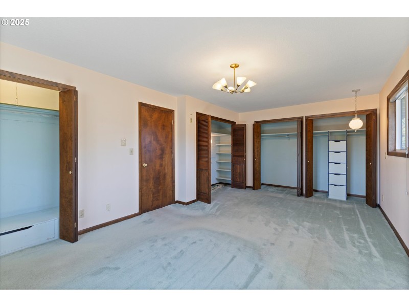 Bedroom, Primary