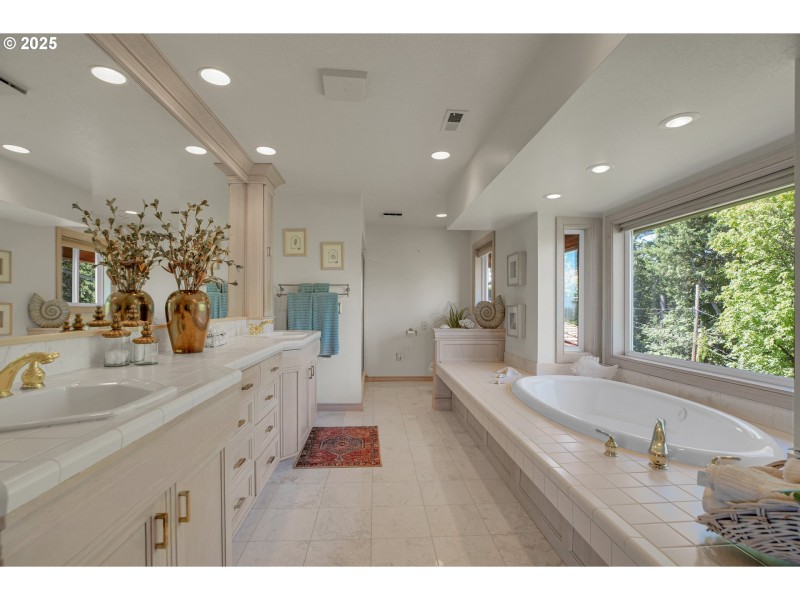 Owner's Suite Bathroom