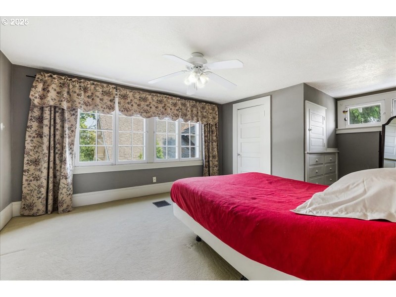 Bedroom, Primary