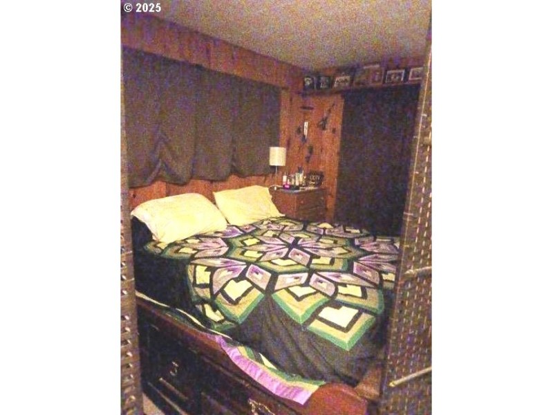 Bedroom, Primary