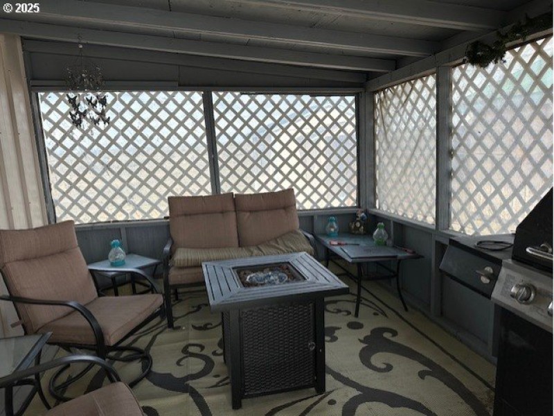 Porch, Screened in