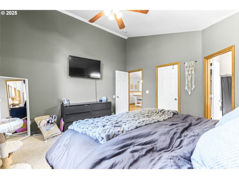 Bedroom, Primary