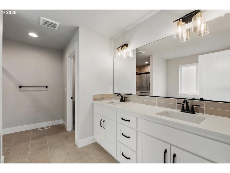 Owner's Suite Bathroom