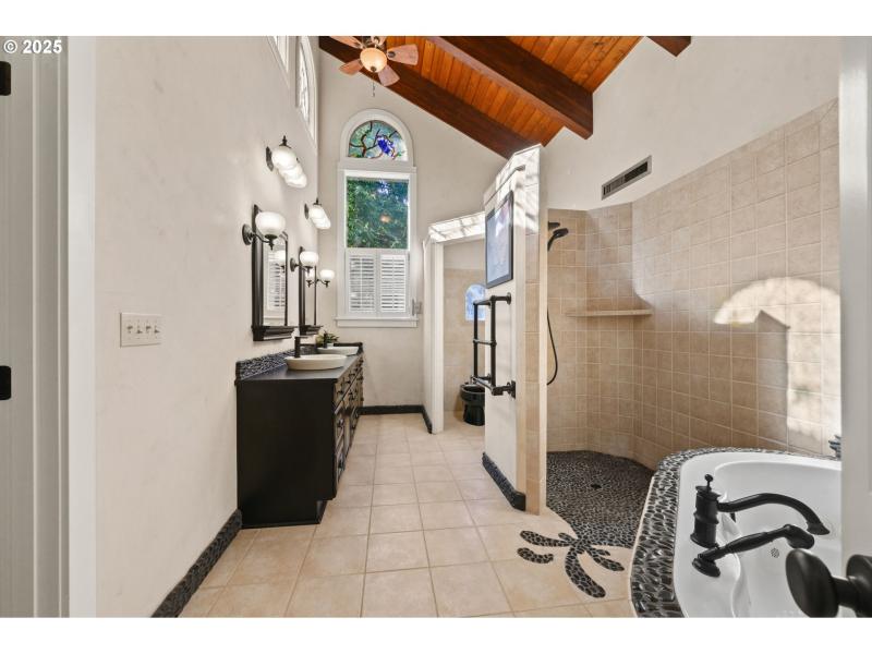 Owner's Suite Bathroom