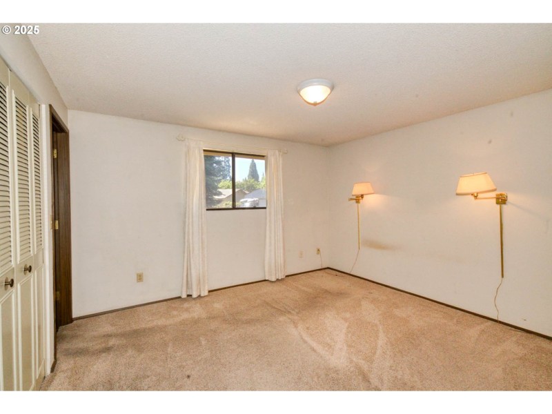 Bedroom, Primary
