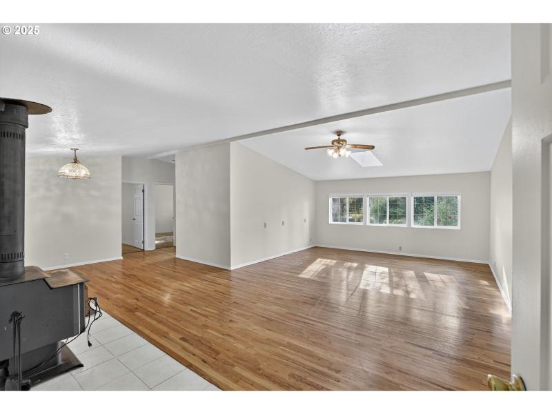 Living Room/Entrance