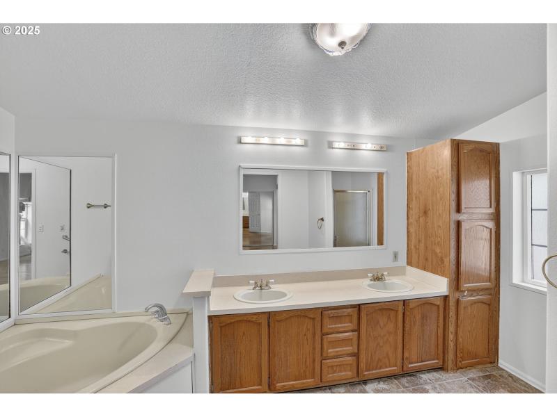 Owner's Suite Bathroom